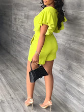 Set aus Top und Shorts mit V-Ausschnitt und Rüschen – Ausverkauf